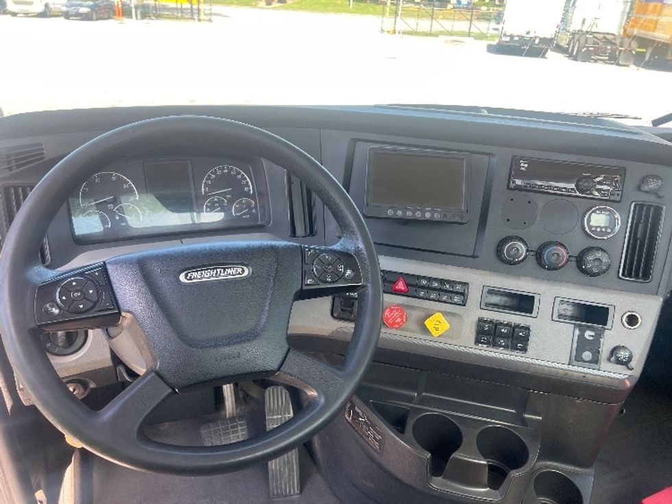 Day Cab Tractor-Heavy Duty Tractors-Freightliner-2019-T12664ST-Norcross-GA-509,166\n\t\tmiles-$ 49,500 - Image 11