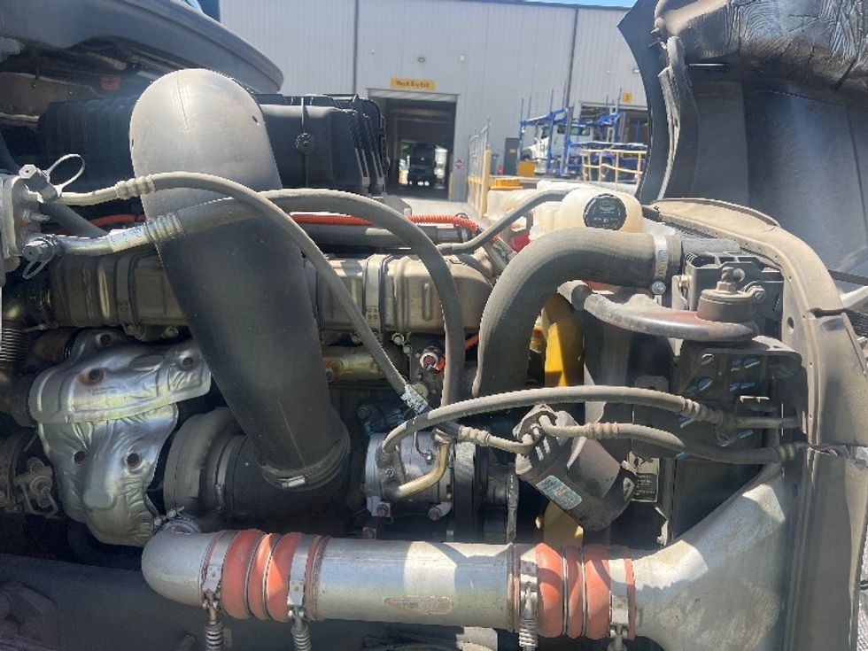 Day Cab Tractor-Heavy Duty Tractors-Freightliner-2019-T12664ST-Norcross-GA-509,166\n\t\tmiles-$ 49,500 - Image 15