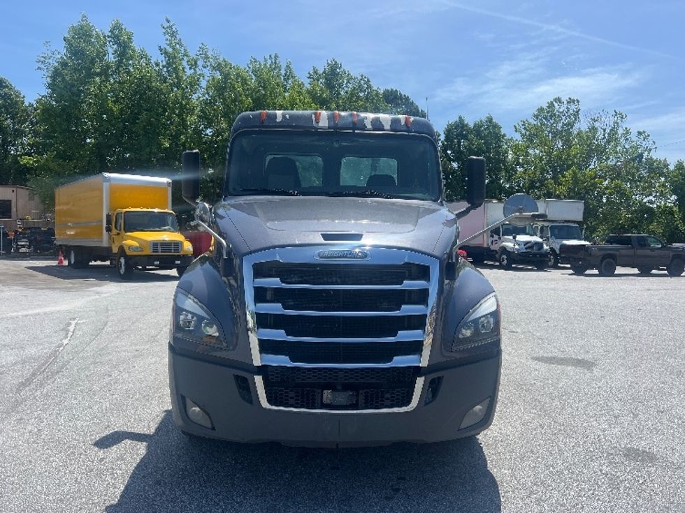 Day Cab Tractor-Heavy Duty Tractors-Freightliner-2019-T12664ST-Norcross-GA-509,166\n\t\tmiles-$ 49,500 - Image 2