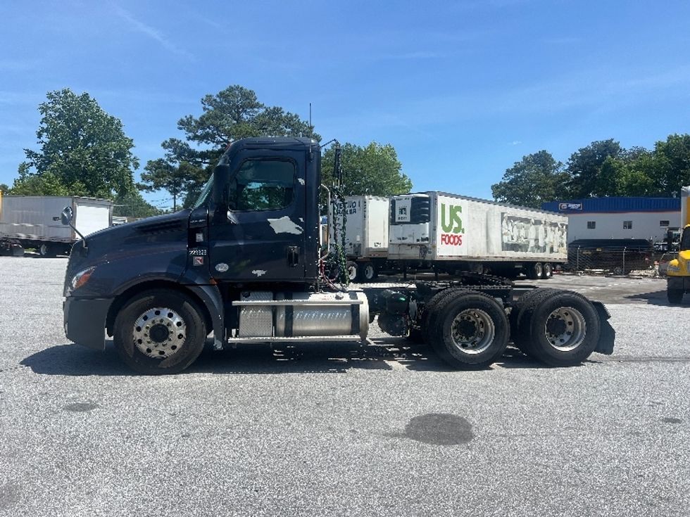 Day Cab Tractor-Heavy Duty Tractors-Freightliner-2019-T12664ST-Norcross-GA-509,166\n\t\tmiles-$ 49,500 - Image 4