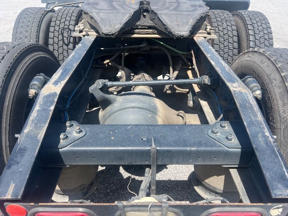 Day Cab Tractor-Heavy Duty Tractors-Freightliner-2019-T12664ST-Norcross-GA-509,166\n\t\tmiles-$ 49,500 - Image 6