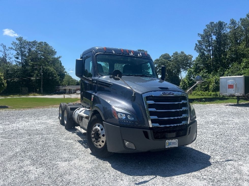 Day Cab Tractor-Heavy Duty Tractors-Freightliner-2019-T12664ST-Norcross-GA-511,660\n\t\tmiles-$ 49,250 - Image 1