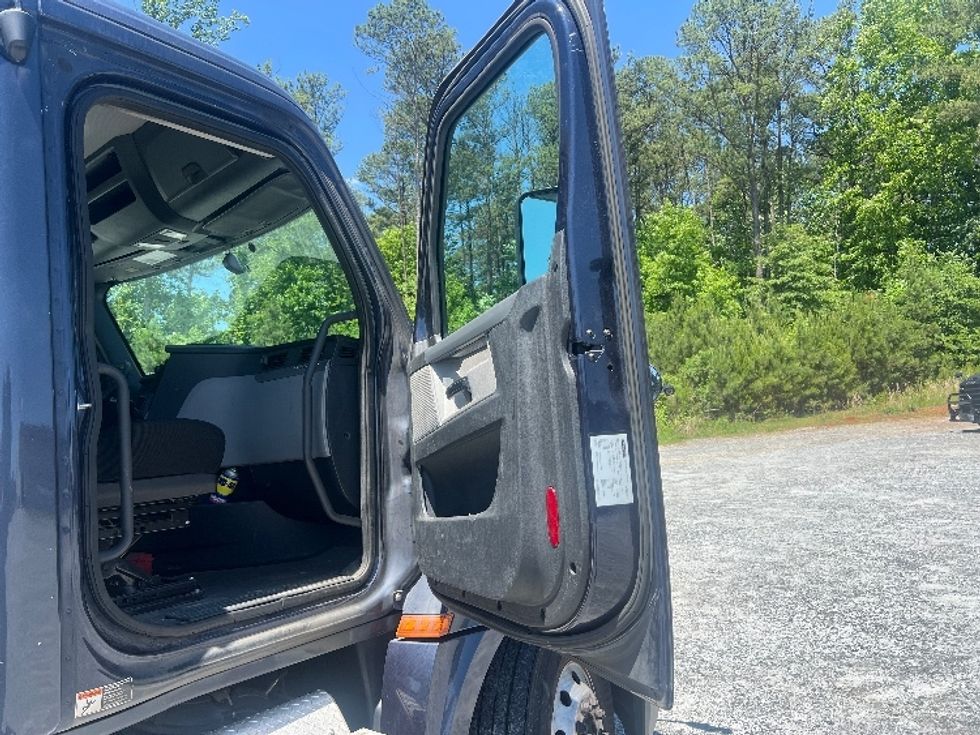 Day Cab Tractor-Heavy Duty Tractors-Freightliner-2019-T12664ST-Norcross-GA-511,660\n\t\tmiles-$ 49,250 - Image 12