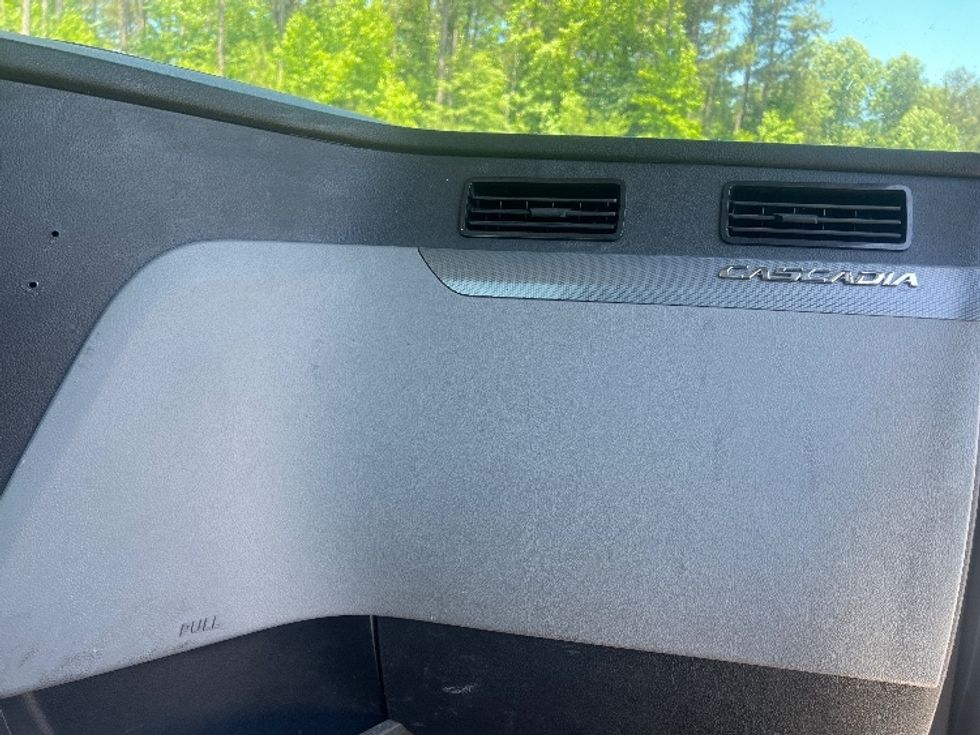 Day Cab Tractor-Heavy Duty Tractors-Freightliner-2019-T12664ST-Norcross-GA-511,660\n\t\tmiles-$ 49,250 - Image 13