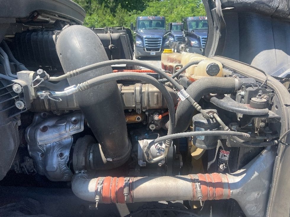 Day Cab Tractor-Heavy Duty Tractors-Freightliner-2019-T12664ST-Norcross-GA-511,660\n\t\tmiles-$ 49,250 - Image 15