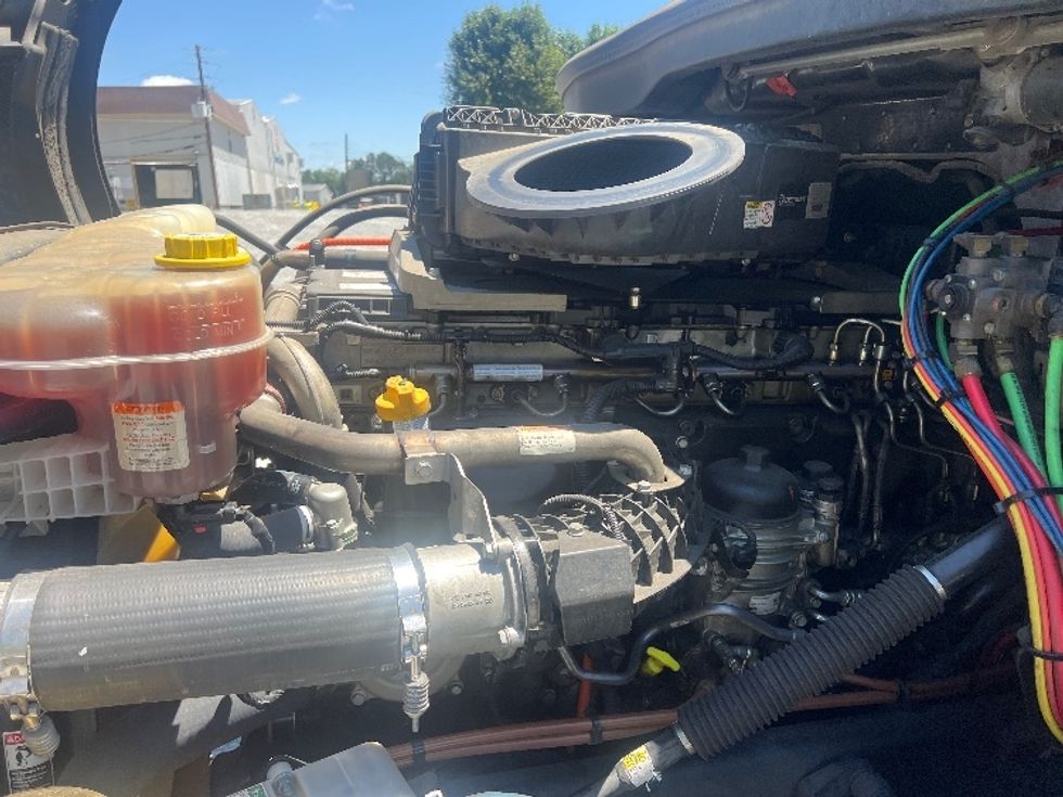 Day Cab Tractor-Heavy Duty Tractors-Freightliner-2019-T12664ST-Norcross-GA-511,660\n\t\tmiles-$ 49,250 - Image 16