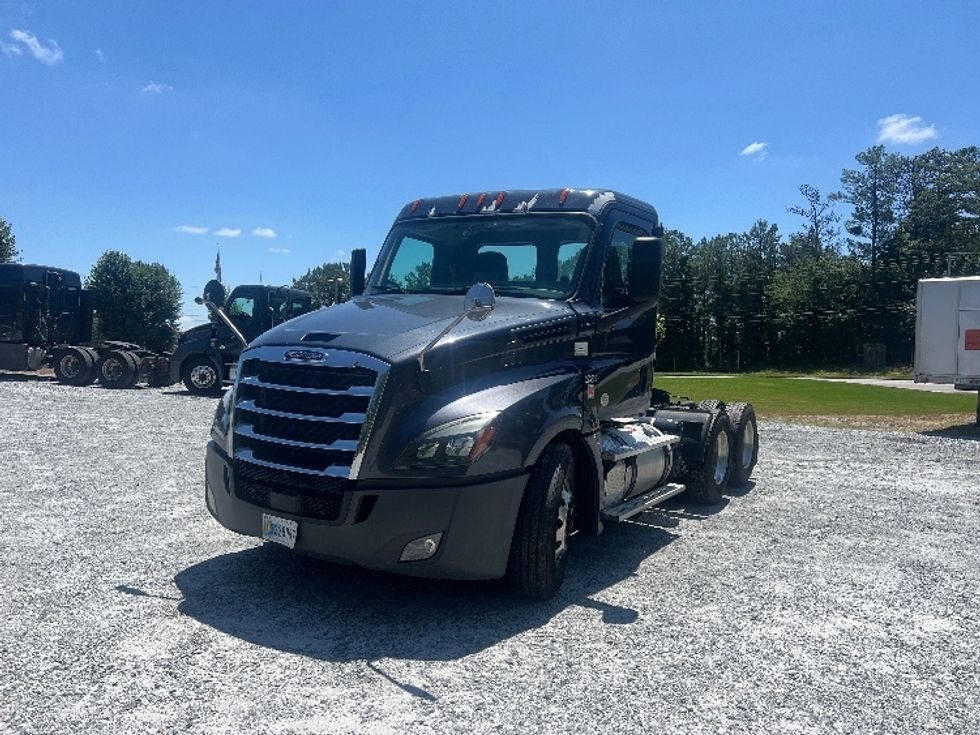 Day Cab Tractor-Heavy Duty Tractors-Freightliner-2019-T12664ST-Norcross-GA-511,660\n\t\tmiles-$ 49,250 - Image 3