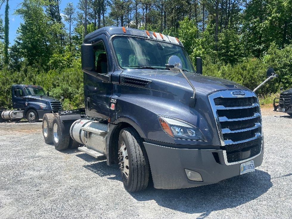 Day Cab Tractor-Heavy Duty Tractors-Freightliner-2019-T12664ST-Norcross-GA-515,597\n\t\tmiles-$ 34,250 - Image 1