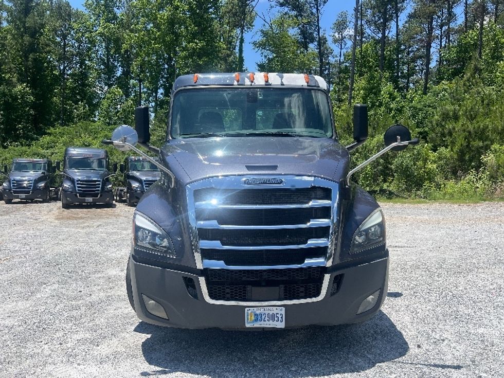 Day Cab Tractor-Heavy Duty Tractors-Freightliner-2019-T12664ST-Norcross-GA-515,597\n\t\tmiles-$ 34,250 - Image 2
