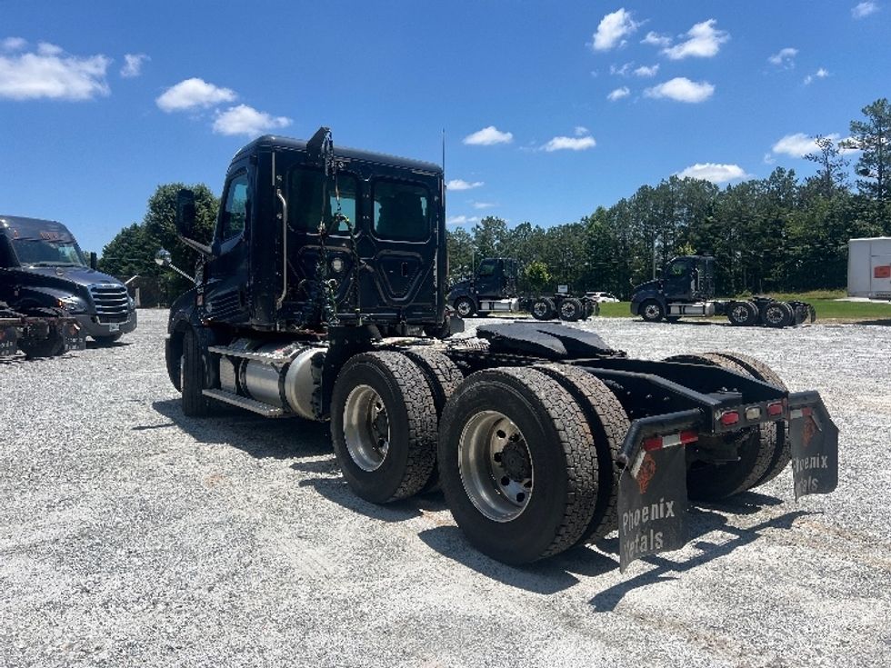 Day Cab Tractor-Heavy Duty Tractors-Freightliner-2019-T12664ST-Norcross-GA-515,597\n\t\tmiles-$ 34,250 - Image 5