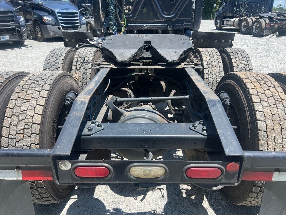 Day Cab Tractor-Heavy Duty Tractors-Freightliner-2019-T12664ST-Norcross-GA-515,597\n\t\tmiles-$ 34,250 - Image 6