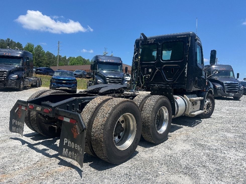 Day Cab Tractor-Heavy Duty Tractors-Freightliner-2019-T12664ST-Norcross-GA-515,597\n\t\tmiles-$ 34,250 - Image 7