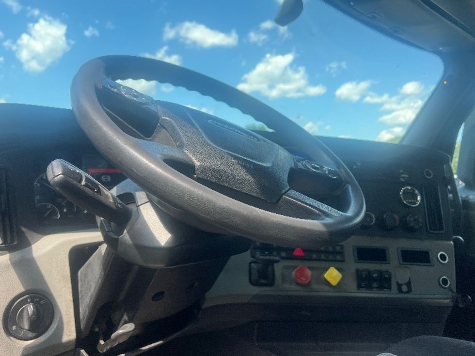 Day Cab Tractor-Heavy Duty Tractors-Freightliner-2019-T12664ST-Norcross-GA-540,705\n\t\tmiles-$ 32,000 - Image 10