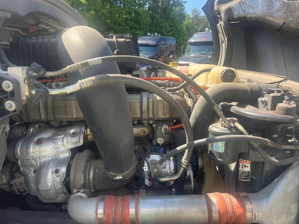 Day Cab Tractor-Heavy Duty Tractors-Freightliner-2019-T12664ST-Norcross-GA-540,705\n\t\tmiles-$ 32,000 - Image 15