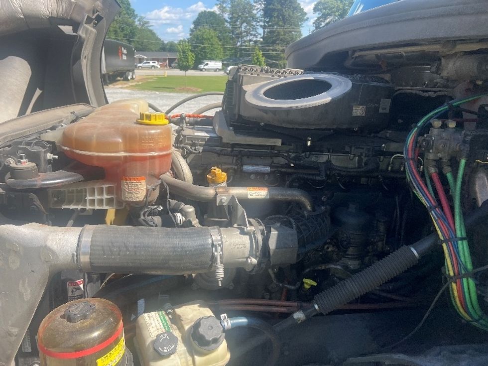 Day Cab Tractor-Heavy Duty Tractors-Freightliner-2019-T12664ST-Norcross-GA-540,705\n\t\tmiles-$ 32,000 - Image 16