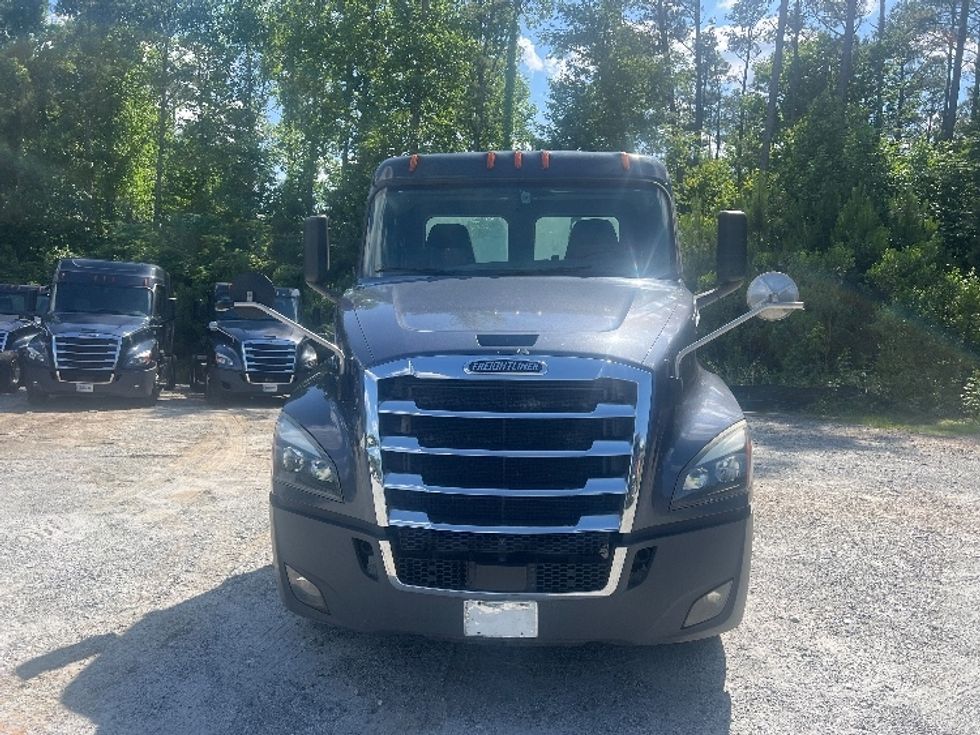 Day Cab Tractor-Heavy Duty Tractors-Freightliner-2019-T12664ST-Norcross-GA-540,705\n\t\tmiles-$ 32,000 - Image 2
