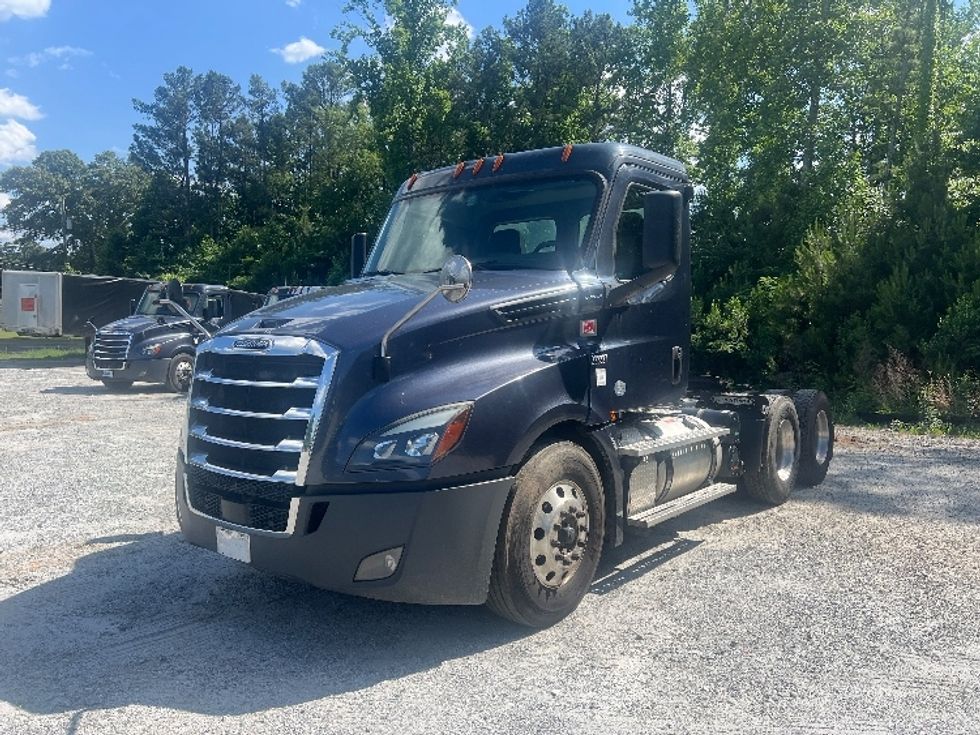 Day Cab Tractor-Heavy Duty Tractors-Freightliner-2019-T12664ST-Norcross-GA-540,705\n\t\tmiles-$ 32,000 - Image 3