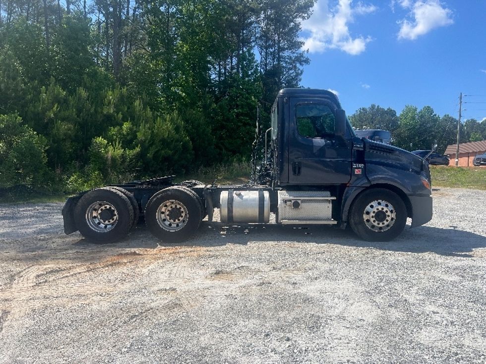 Day Cab Tractor-Heavy Duty Tractors-Freightliner-2019-T12664ST-Norcross-GA-540,705\n\t\tmiles-$ 32,000 - Image 8