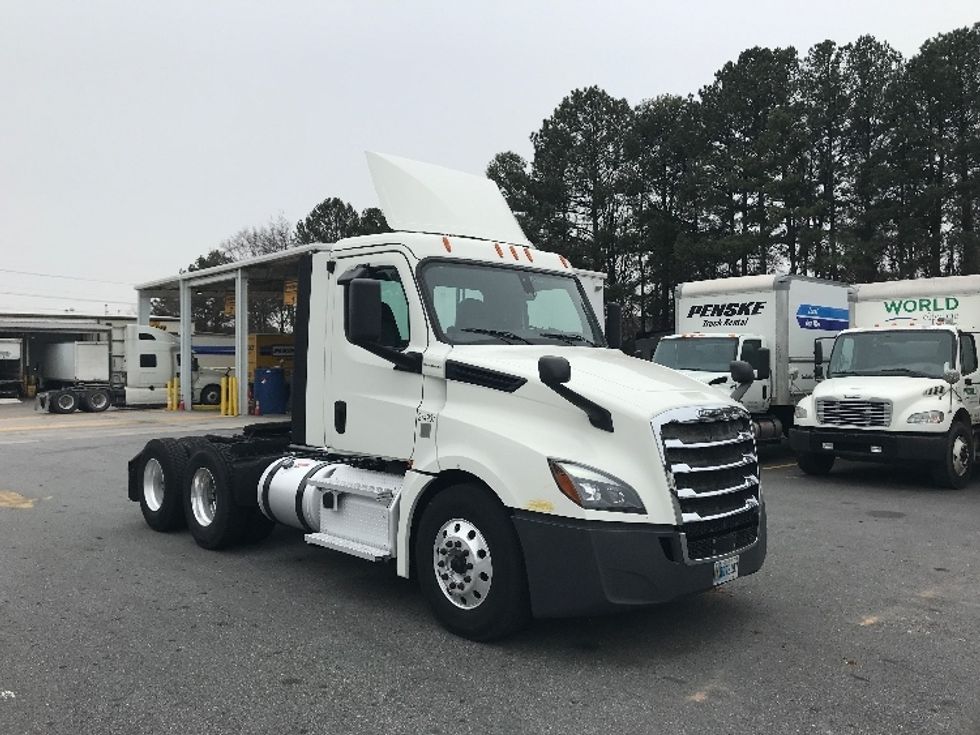 Day Cab Tractor-Heavy Duty Tractors-Freightliner-2019-T12664ST-Norcross-GA-661,123\n\t\tmiles-$ 29,250 - Image 1