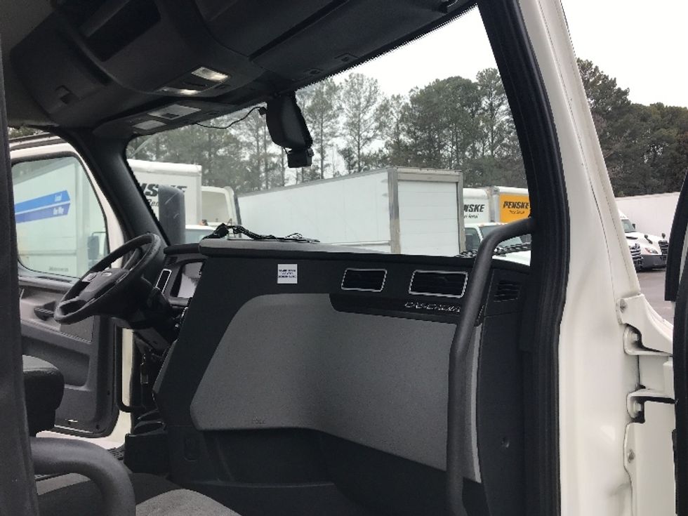 Day Cab Tractor-Heavy Duty Tractors-Freightliner-2019-T12664ST-Norcross-GA-661,123\n\t\tmiles-$ 29,250 - Image 13