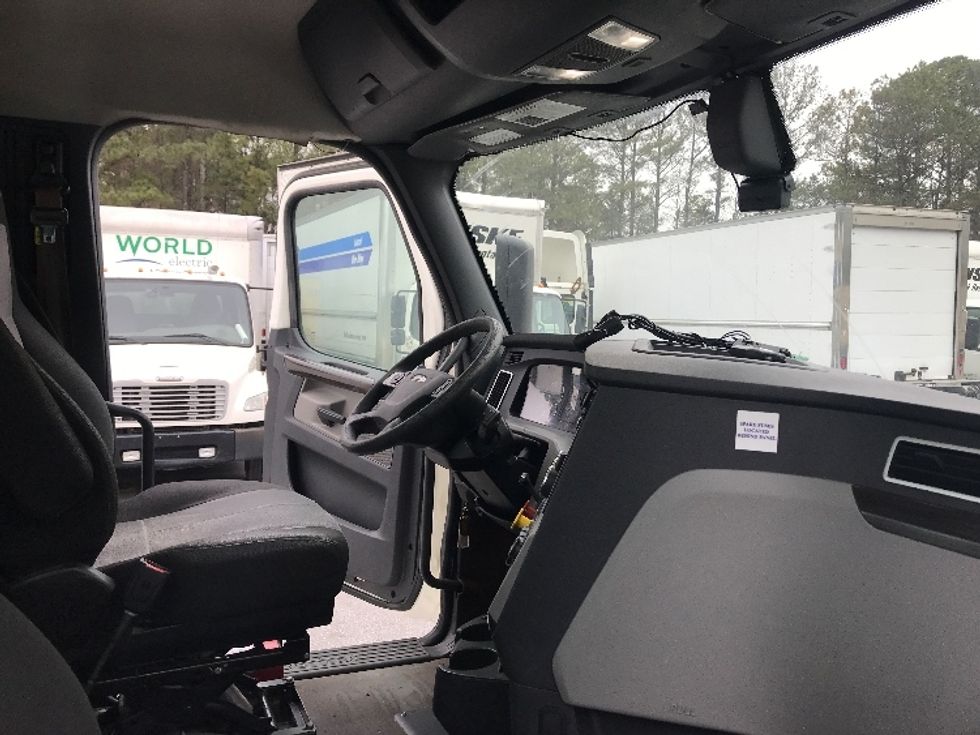 Day Cab Tractor-Heavy Duty Tractors-Freightliner-2019-T12664ST-Norcross-GA-661,123\n\t\tmiles-$ 29,250 - Image 14