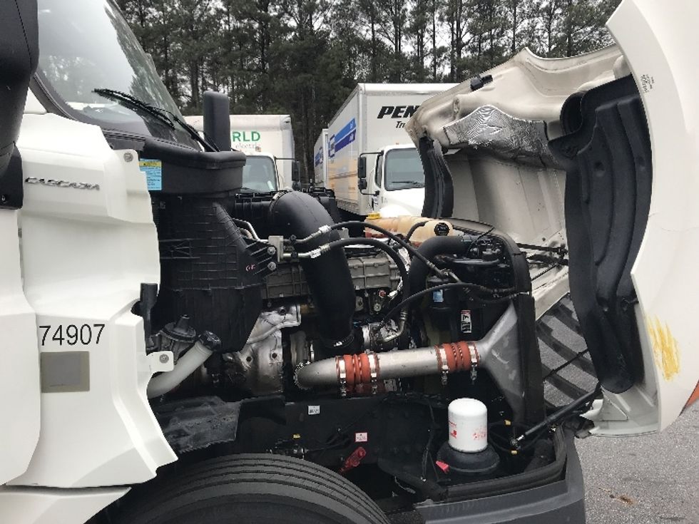 Day Cab Tractor-Heavy Duty Tractors-Freightliner-2019-T12664ST-Norcross-GA-661,123\n\t\tmiles-$ 29,250 - Image 15