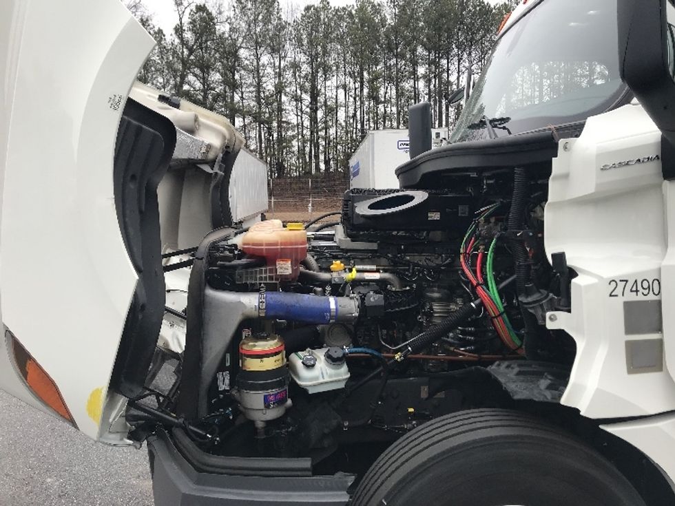 Day Cab Tractor-Heavy Duty Tractors-Freightliner-2019-T12664ST-Norcross-GA-661,123\n\t\tmiles-$ 29,250 - Image 16