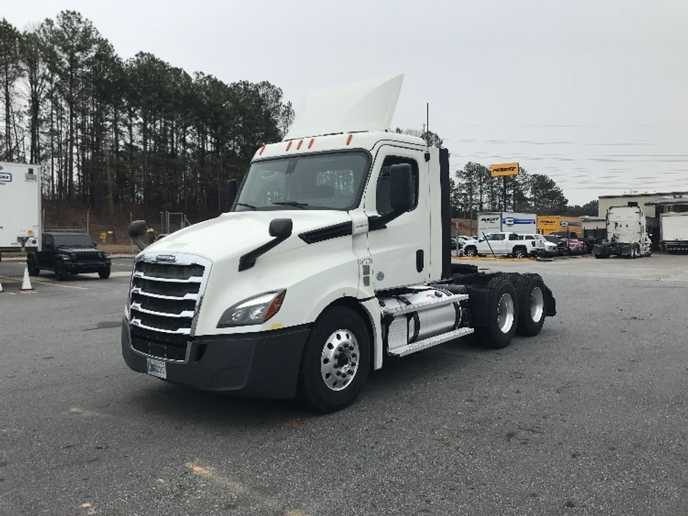 Day Cab Tractor-Heavy Duty Tractors-Freightliner-2019-T12664ST-Norcross-GA-661,123\n\t\tmiles-$ 29,250 - Image 3