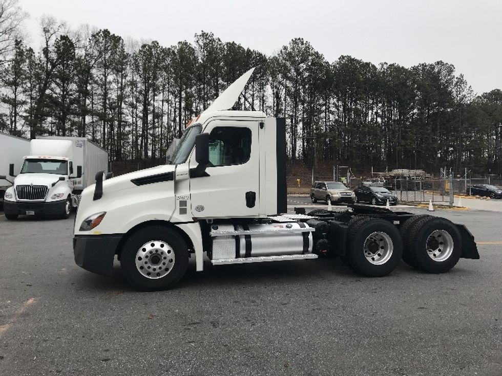 Day Cab Tractor-Heavy Duty Tractors-Freightliner-2019-T12664ST-Norcross-GA-661,123\n\t\tmiles-$ 29,250 - Image 4