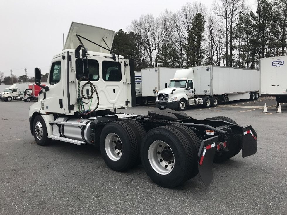 Day Cab Tractor-Heavy Duty Tractors-Freightliner-2019-T12664ST-Norcross-GA-661,123\n\t\tmiles-$ 29,250 - Image 5