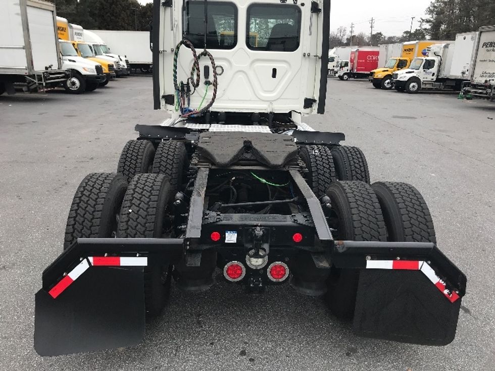 Day Cab Tractor-Heavy Duty Tractors-Freightliner-2019-T12664ST-Norcross-GA-661,123\n\t\tmiles-$ 29,250 - Image 6