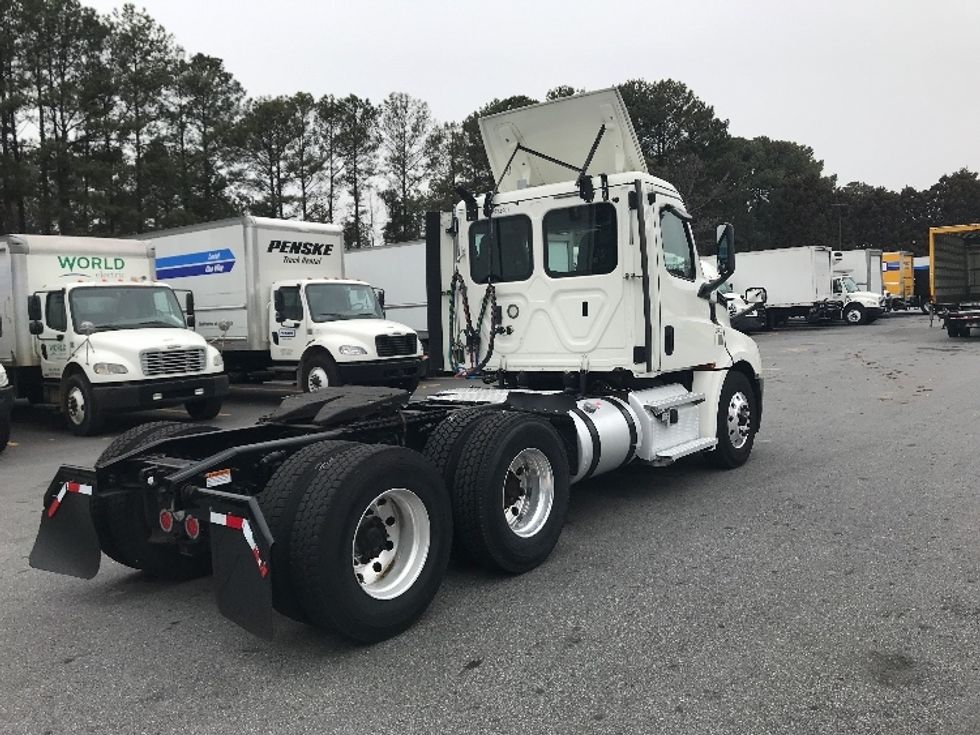 Day Cab Tractor-Heavy Duty Tractors-Freightliner-2019-T12664ST-Norcross-GA-661,123\n\t\tmiles-$ 29,250 - Image 7