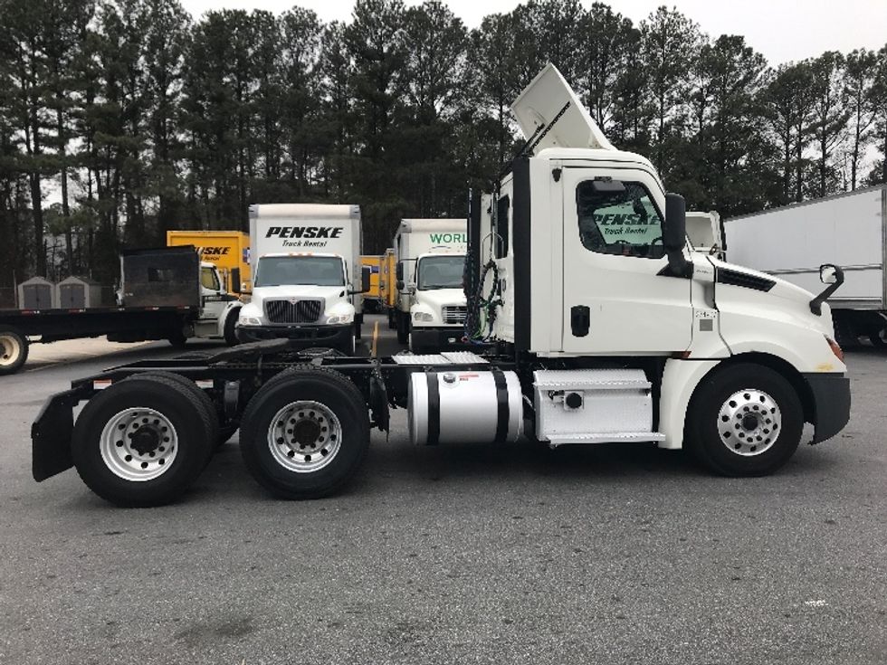 Day Cab Tractor-Heavy Duty Tractors-Freightliner-2019-T12664ST-Norcross-GA-661,123\n\t\tmiles-$ 29,250 - Image 8