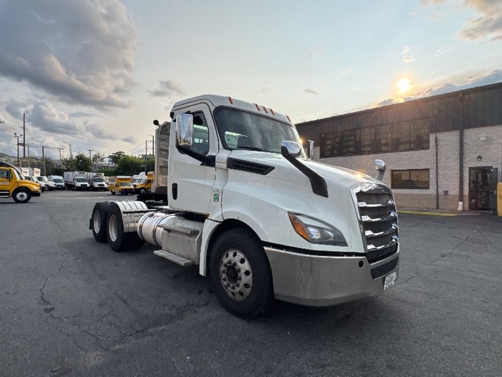 Day Cab Tractor-Heavy Duty Tractors-Freightliner-2019-T12664ST-North Bergen-NJ-200,303\n\t\tmiles-$ 51,250 - Image 1