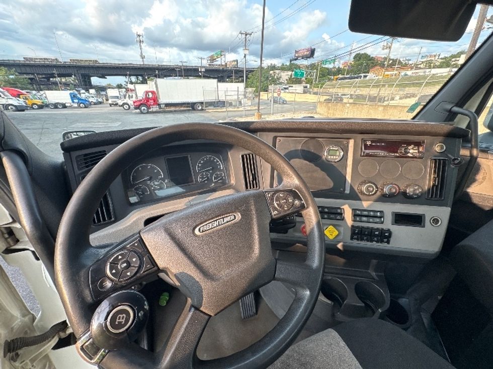 Day Cab Tractor-Heavy Duty Tractors-Freightliner-2019-T12664ST-North Bergen-NJ-200,303\n\t\tmiles-$ 51,250 - Image 11