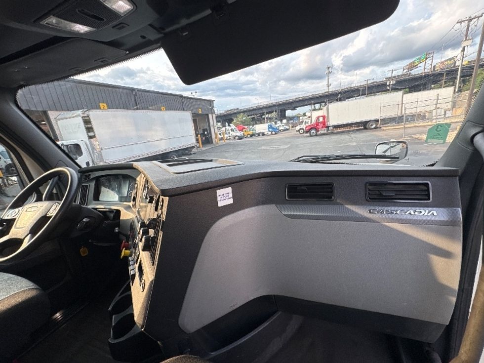 Day Cab Tractor-Heavy Duty Tractors-Freightliner-2019-T12664ST-North Bergen-NJ-200,303\n\t\tmiles-$ 51,250 - Image 13