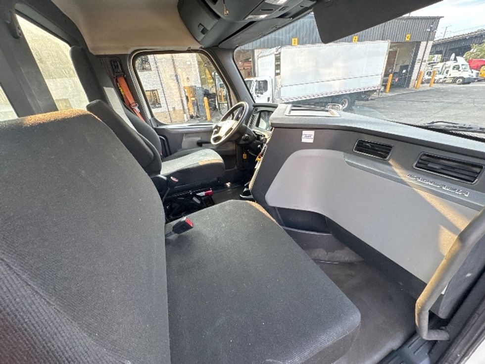 Day Cab Tractor-Heavy Duty Tractors-Freightliner-2019-T12664ST-North Bergen-NJ-200,303\n\t\tmiles-$ 51,250 - Image 14