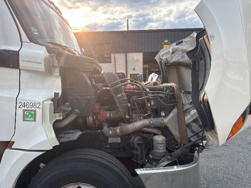 Day Cab Tractor-Heavy Duty Tractors-Freightliner-2019-T12664ST-North Bergen-NJ-200,303\n\t\tmiles-$ 51,250 - Image 15