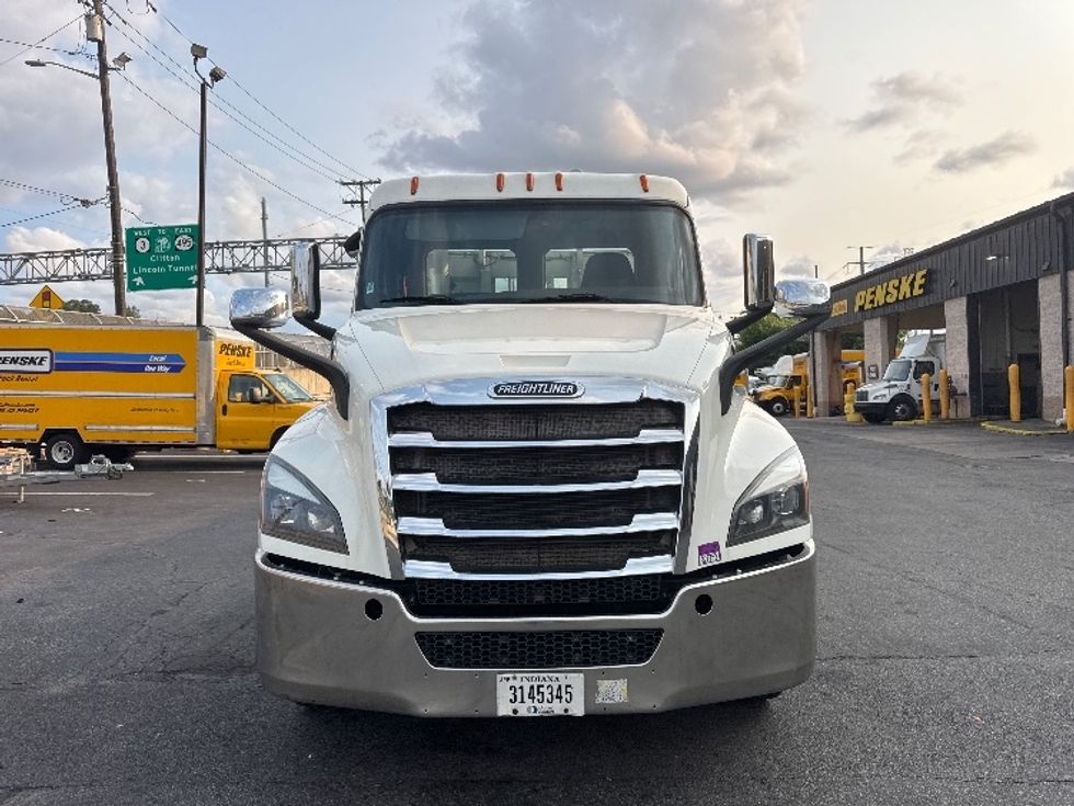 Day Cab Tractor-Heavy Duty Tractors-Freightliner-2019-T12664ST-North Bergen-NJ-200,303\n\t\tmiles-$ 51,250 - Image 2