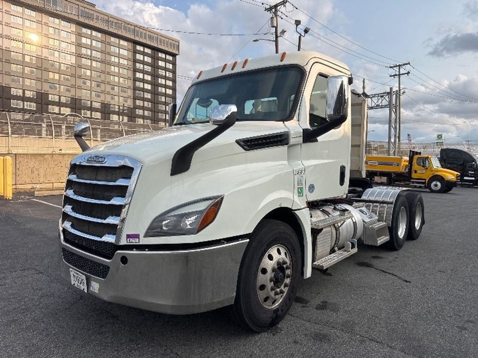 Day Cab Tractor-Heavy Duty Tractors-Freightliner-2019-T12664ST-North Bergen-NJ-200,303\n\t\tmiles-$ 51,250 - Image 3