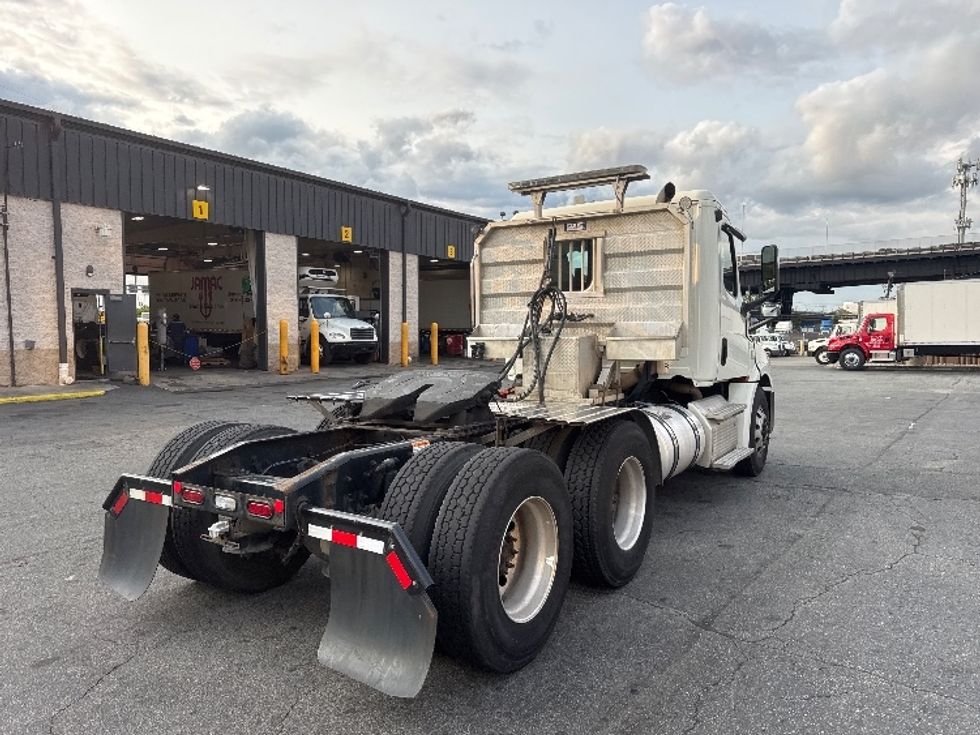 Day Cab Tractor-Heavy Duty Tractors-Freightliner-2019-T12664ST-North Bergen-NJ-200,303\n\t\tmiles-$ 51,250 - Image 7