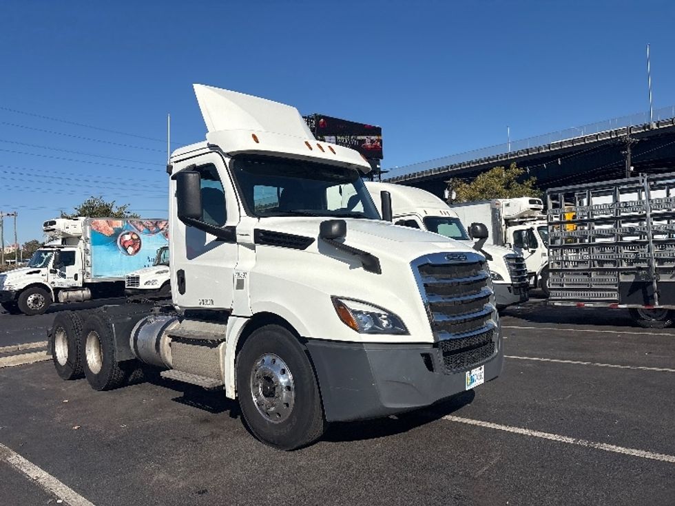 Day Cab Tractor-Heavy Duty Tractors-Freightliner-2019-T12664ST-North Bergen-NJ-219,932\n\t\tmiles-$ 53,250 - Image 1
