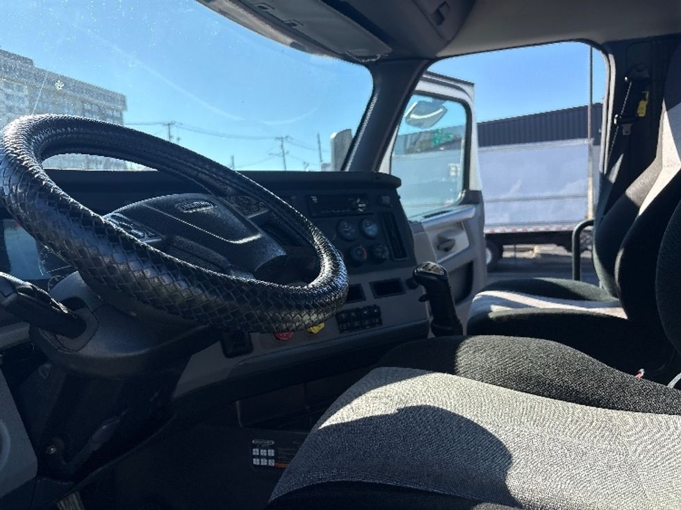 Day Cab Tractor-Heavy Duty Tractors-Freightliner-2019-T12664ST-North Bergen-NJ-219,932\n\t\tmiles-$ 53,250 - Image 10
