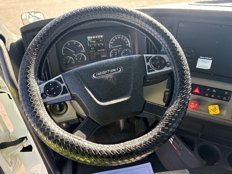 Day Cab Tractor-Heavy Duty Tractors-Freightliner-2019-T12664ST-North Bergen-NJ-219,932\n\t\tmiles-$ 53,250 - Image 11