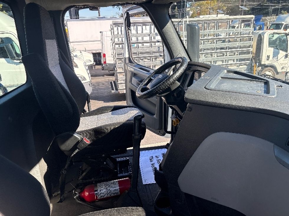 Day Cab Tractor-Heavy Duty Tractors-Freightliner-2019-T12664ST-North Bergen-NJ-219,932\n\t\tmiles-$ 53,250 - Image 14
