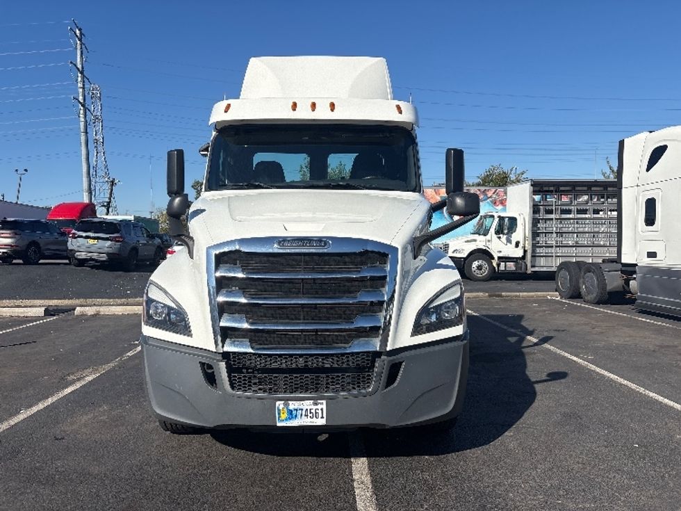Day Cab Tractor-Heavy Duty Tractors-Freightliner-2019-T12664ST-North Bergen-NJ-219,932\n\t\tmiles-$ 53,250 - Image 2