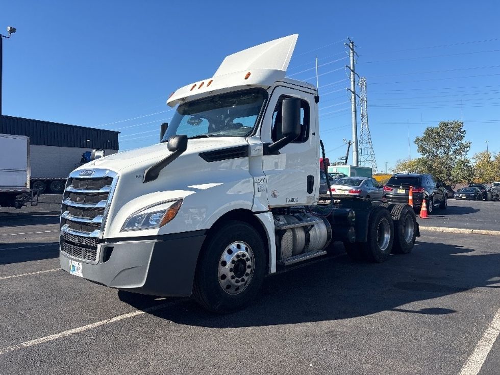 Day Cab Tractor-Heavy Duty Tractors-Freightliner-2019-T12664ST-North Bergen-NJ-219,932\n\t\tmiles-$ 53,250 - Image 3