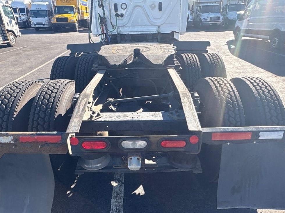 Day Cab Tractor-Heavy Duty Tractors-Freightliner-2019-T12664ST-North Bergen-NJ-219,932\n\t\tmiles-$ 53,250 - Image 6