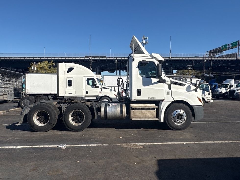 Day Cab Tractor-Heavy Duty Tractors-Freightliner-2019-T12664ST-North Bergen-NJ-219,932\n\t\tmiles-$ 53,250 - Image 8
