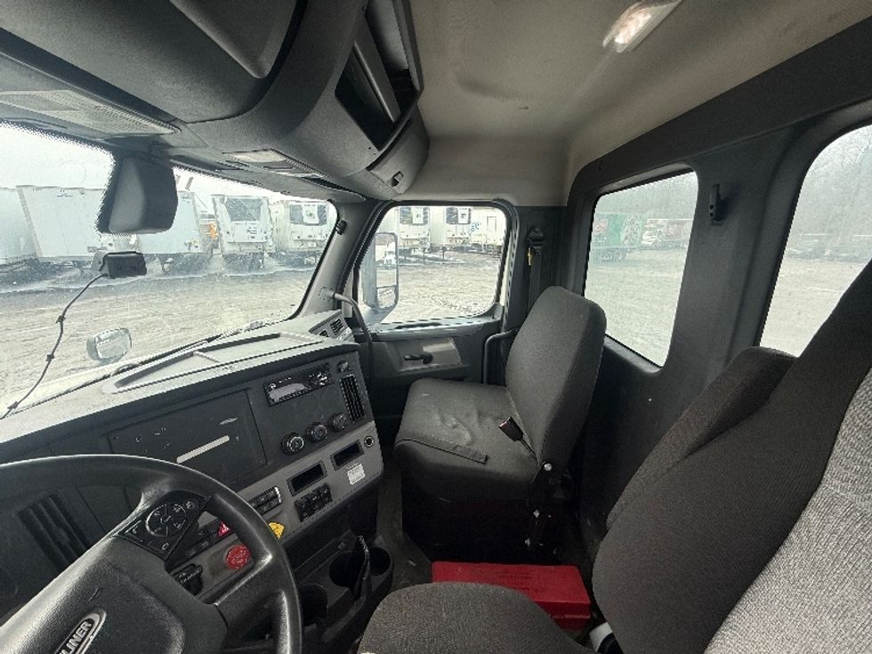 Day Cab Tractor-Heavy Duty Tractors-Freightliner-2019-T12664ST-Oakwood Village-OH-544,334\n\t\tmiles-$ 33,000 - Image 10